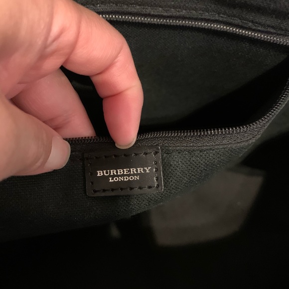 Authentic Burberry tote - Picture 6 of 11